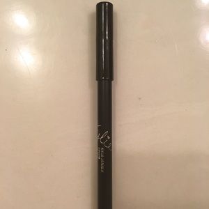 Kylie lip liner in Charm